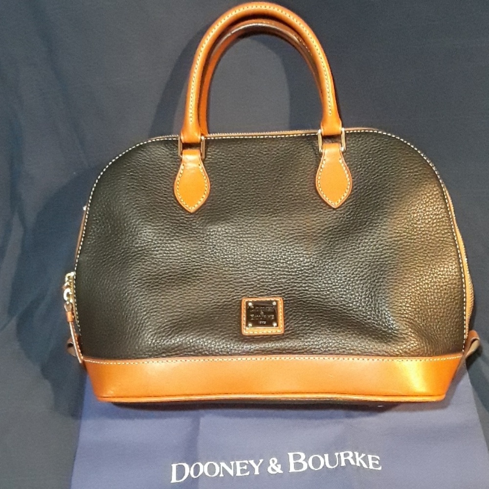 Like new Dooney & Bourke hand bag